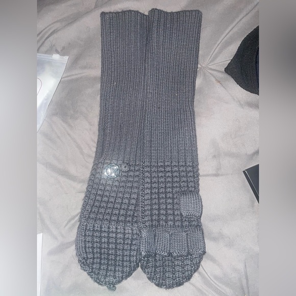 Lulu lemon ladies gloves - Picture 1 of 1
